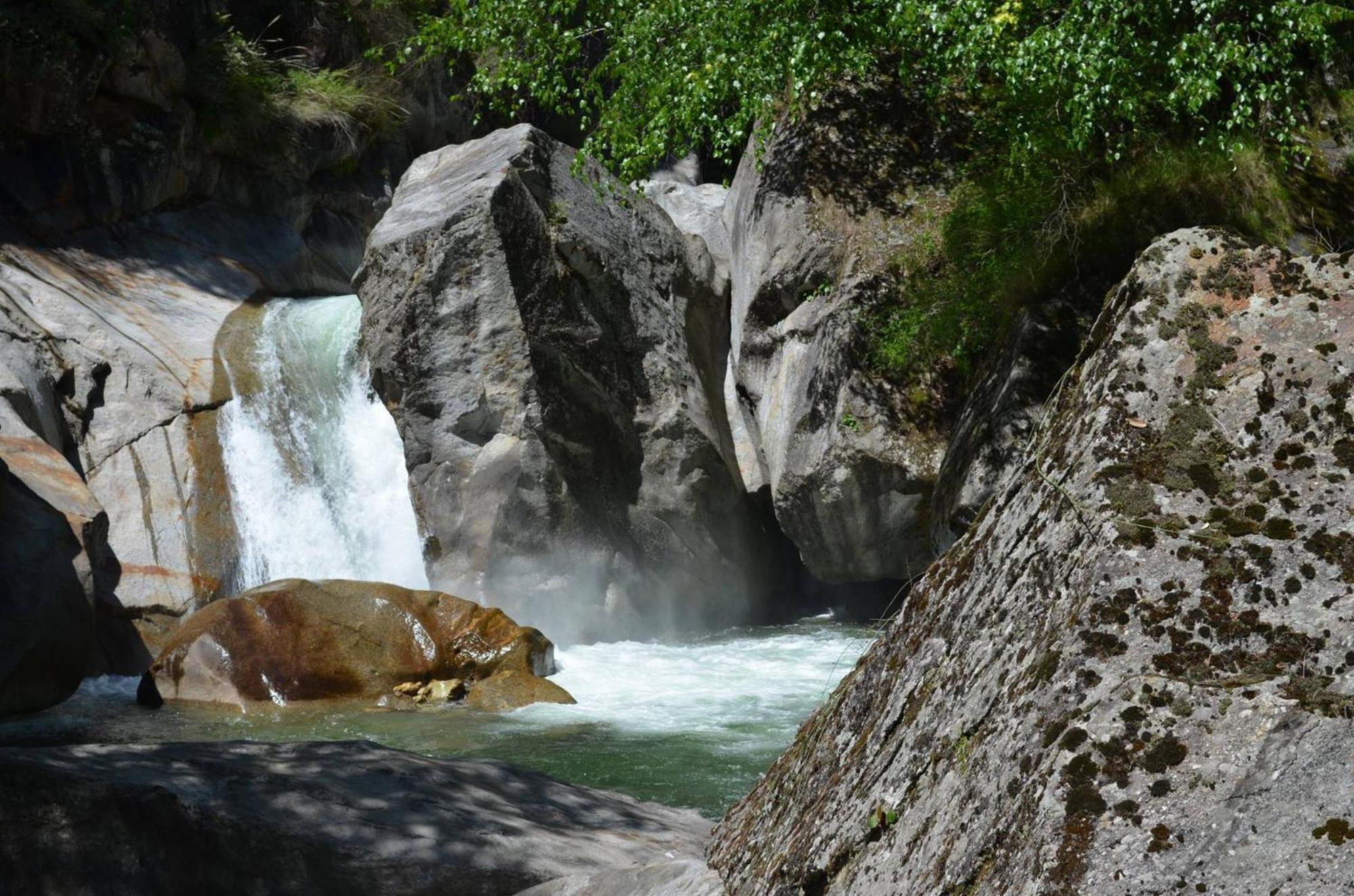 Kudrat - A Boutique Homestay- Tirthan Valley Gushaini エクステリア 写真